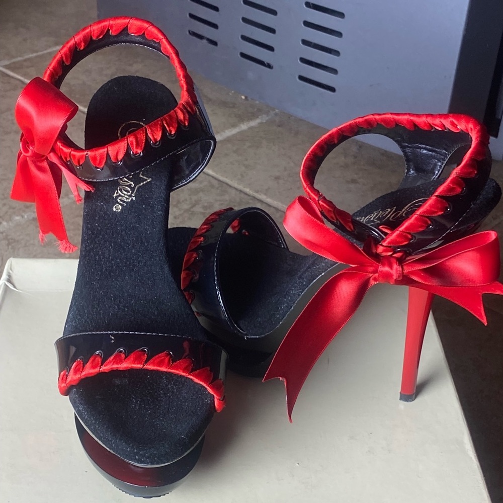 Women’s Pleaser shoes Blondie 615 Size 8